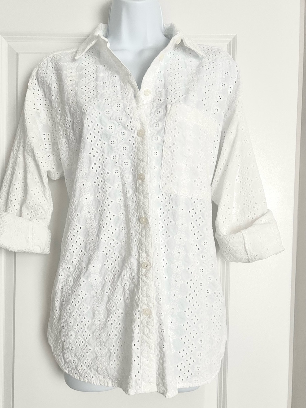 LOFT Women’s White Eyelet Button-Down Shirt Size Small